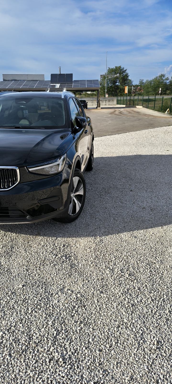 Volvo XC40 2.0 Benzin Mild Hibrid 120kw automatik, fotografija 3