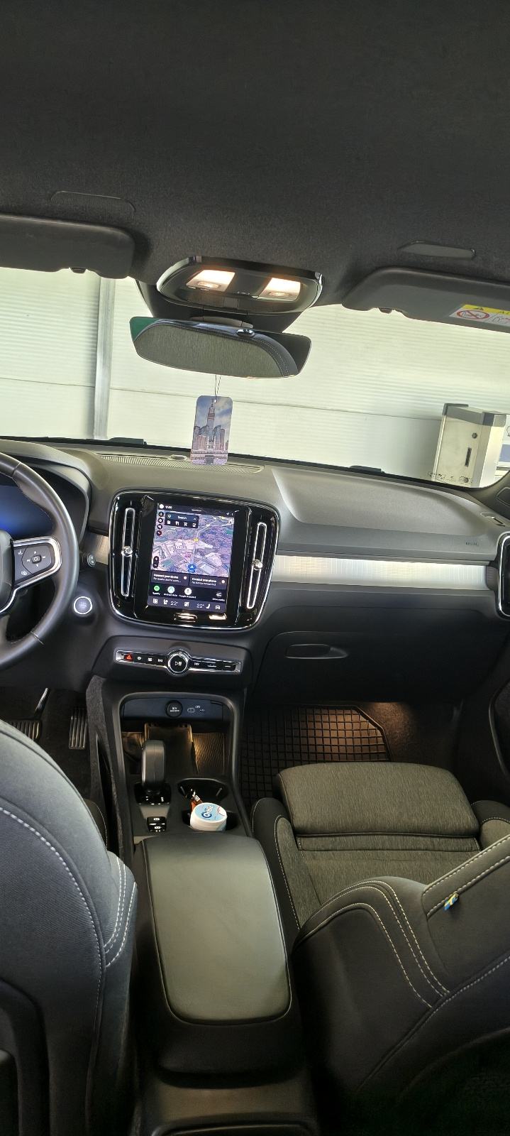 Volvo XC40 2.0 Benzin Mild Hibrid 120kw automatik, fotografija 8