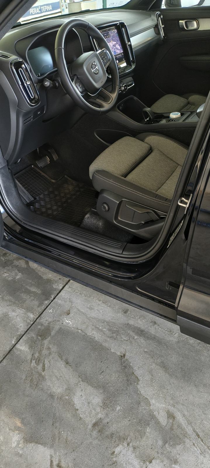 Volvo XC40 2.0 Benzin Mild Hibrid 120kw automatik, fotografija 10