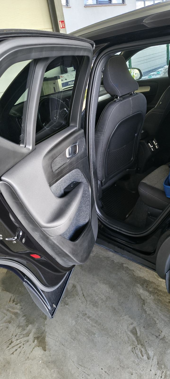 Volvo XC40 2.0 Benzin Mild Hibrid 120kw automatik, fotografija 12
