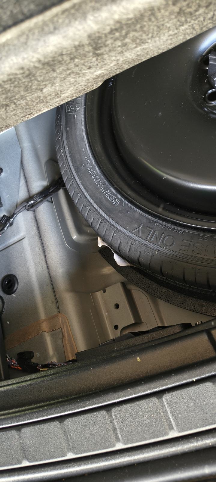 Volvo XC40 2.0 Benzin Mild Hibrid 120kw automatik, fotografija 13