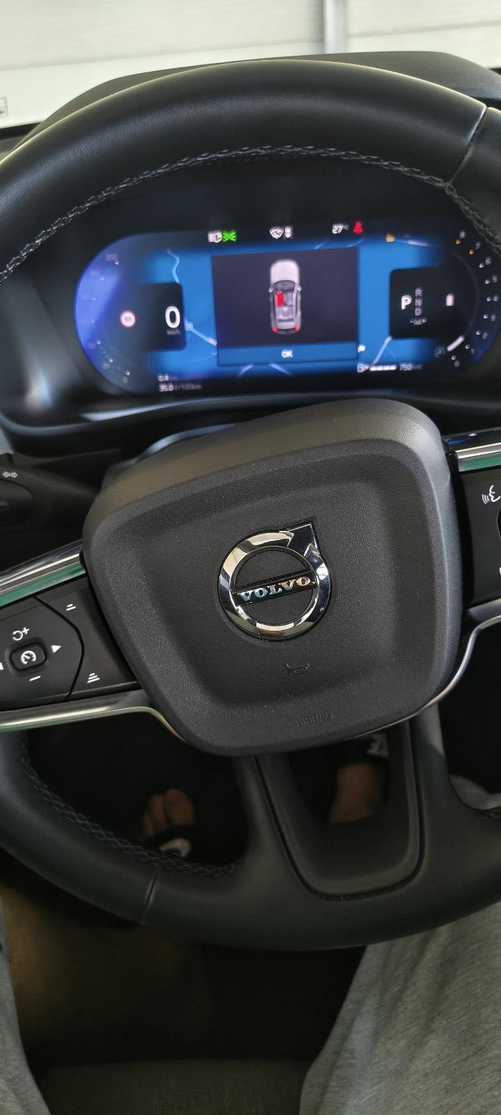 Volvo XC40 2.0 Benzin Mild Hibrid 120kw automatik, fotografija 9
