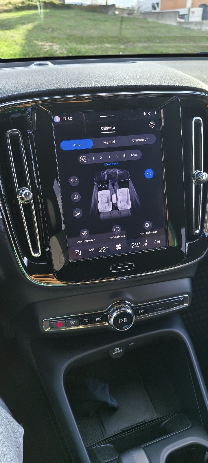 Volvo XC40 2.0 Benzin Mild Hibrid 120kw automatik, fotografija 17