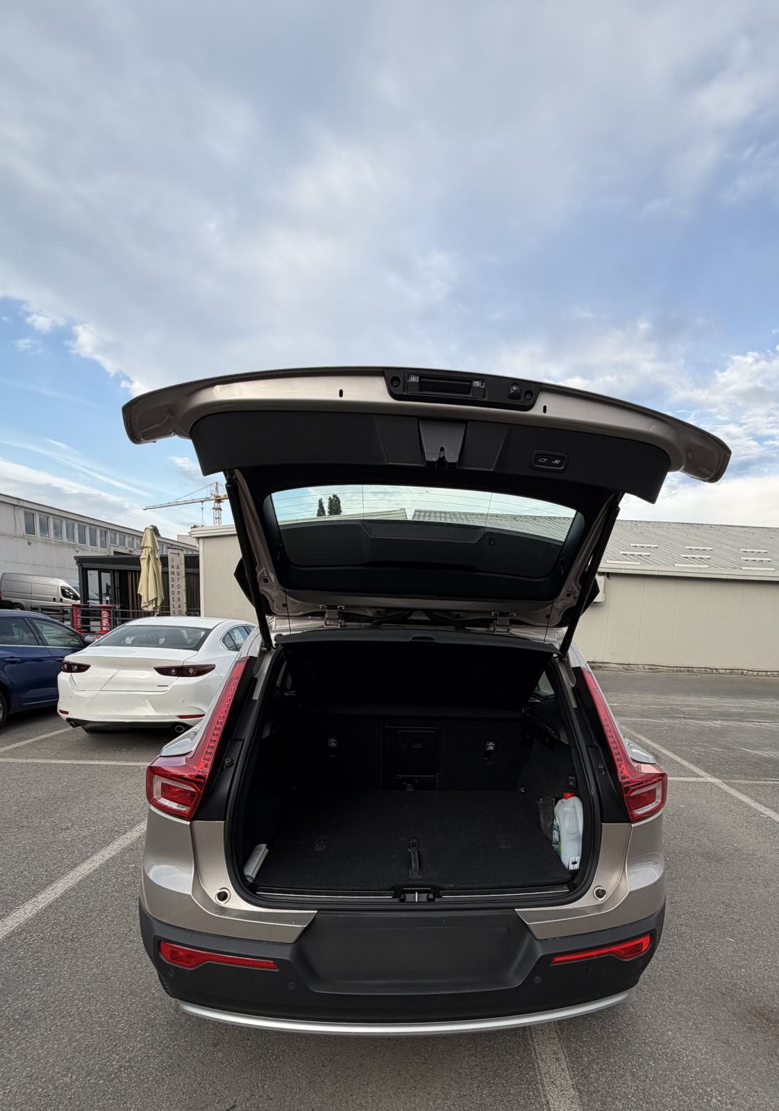 Volvo XC40 B3 automatik, prva vlasnica, fotografija 5
