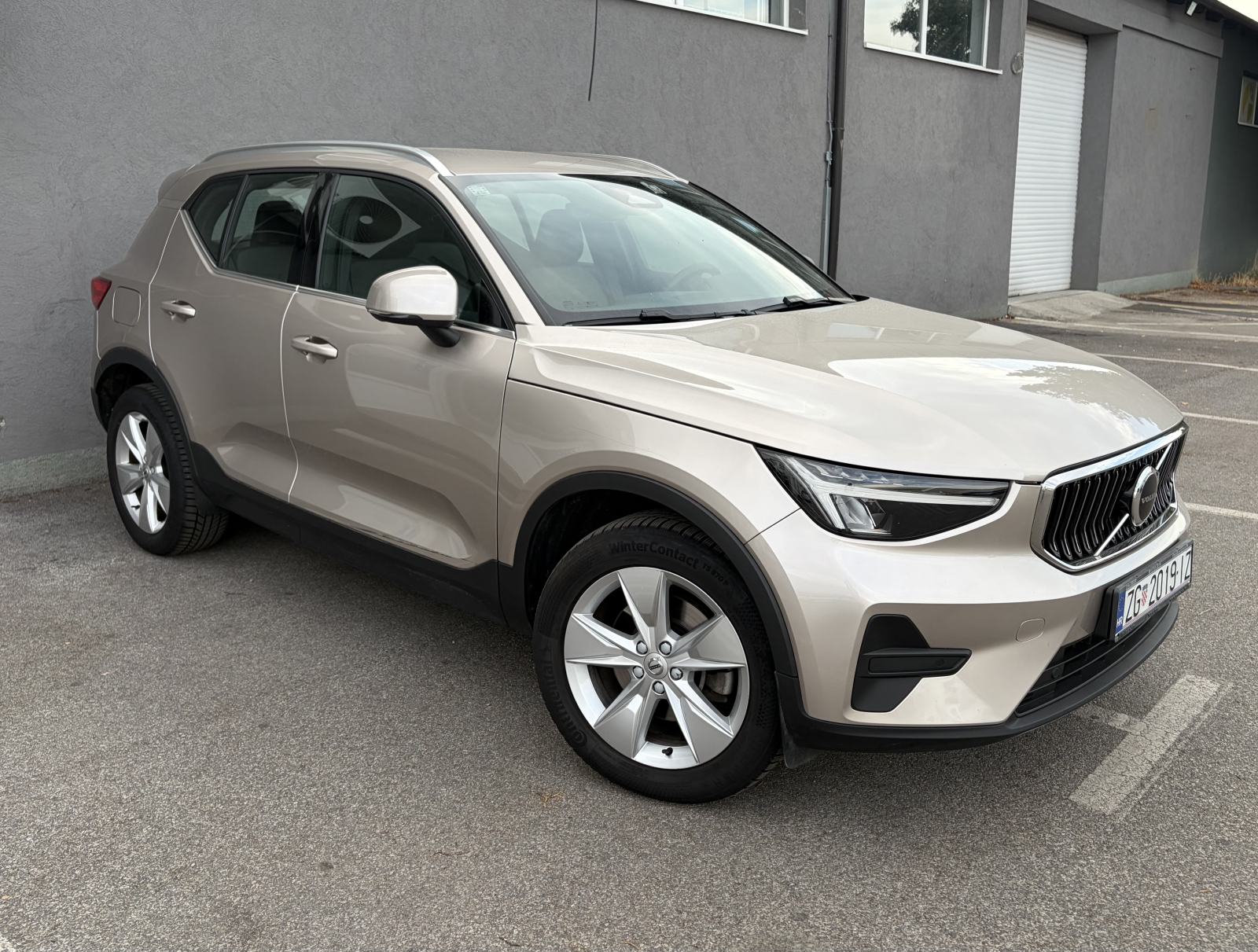 Volvo XC40 B3 automatik, prva vlasnica, fotografija 2