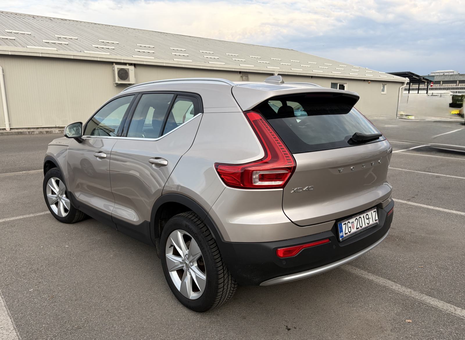 Volvo XC40 B3 automatik, prva vlasnica, fotografija 3