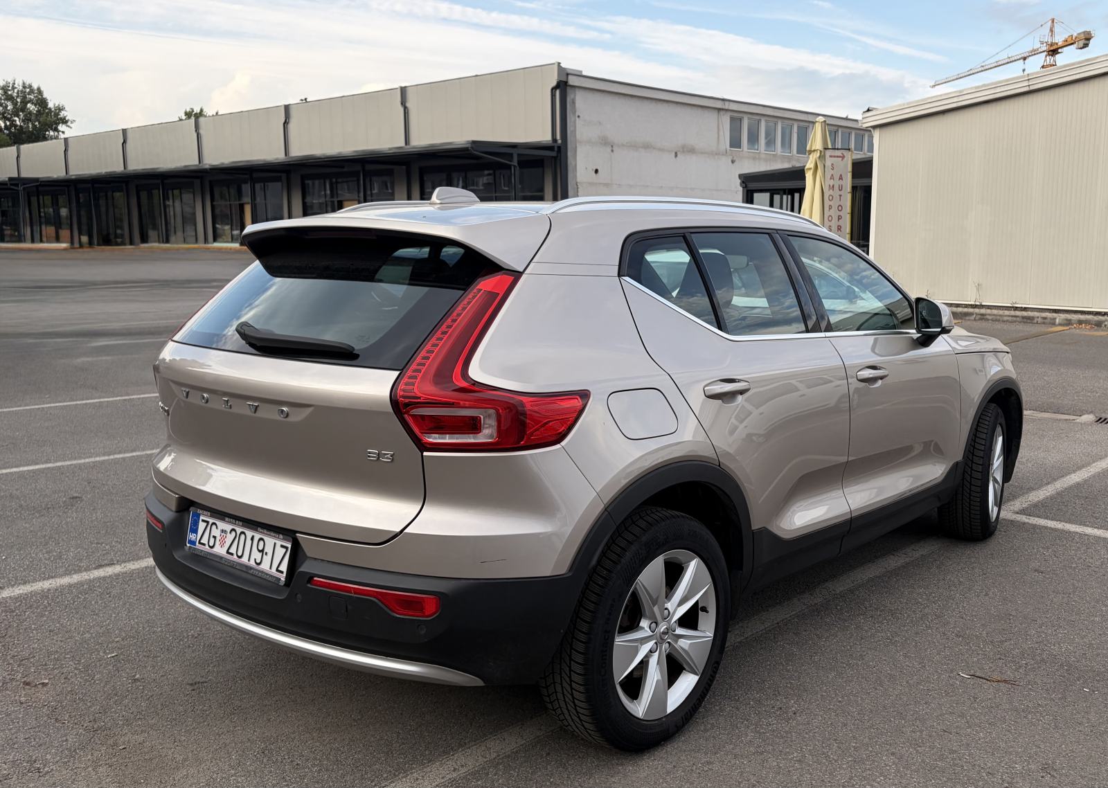 Volvo XC40 B3 automatik, prva vlasnica, fotografija 4