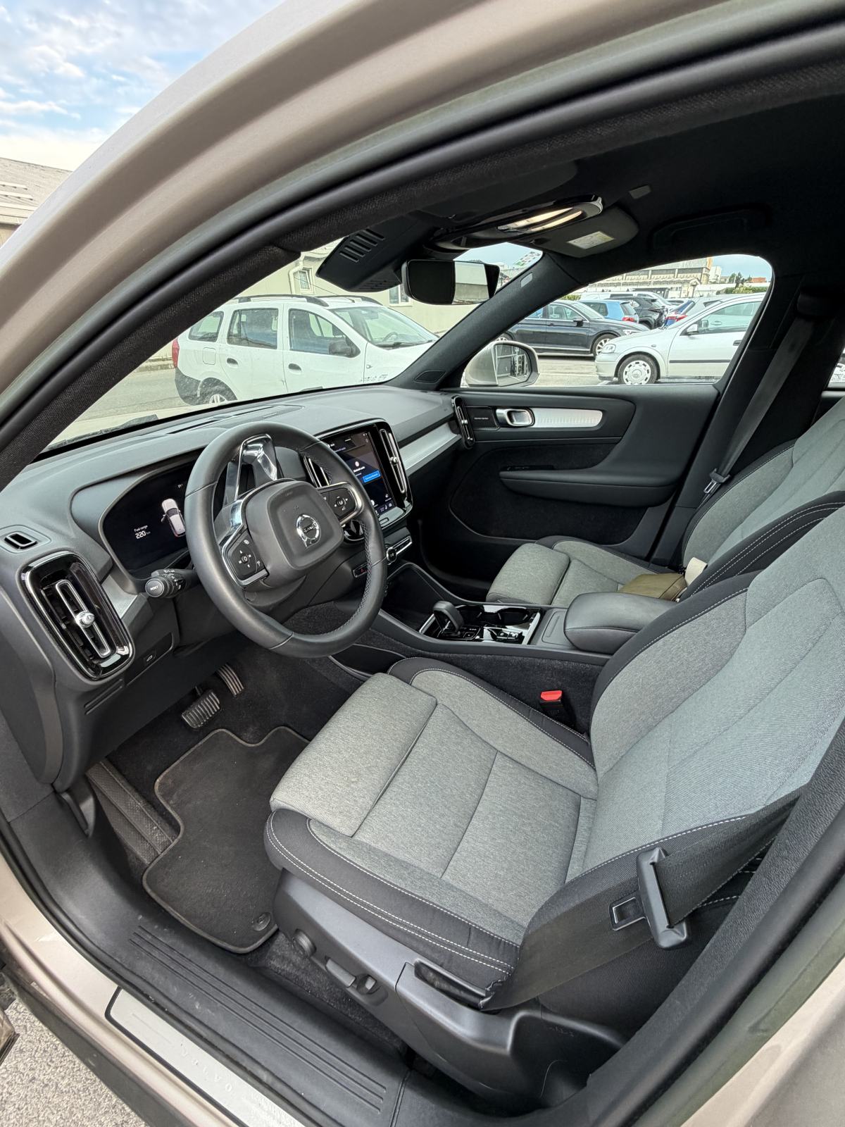 Volvo XC40 B3 automatik, prva vlasnica, fotografija 7
