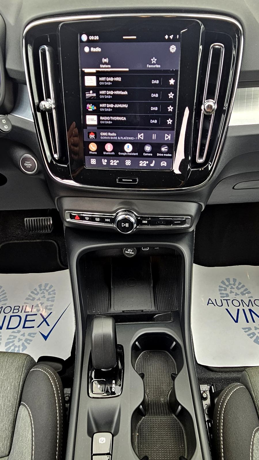 Volvo XC40 B3 2,0i - 23500 km PDV, fotografija 16