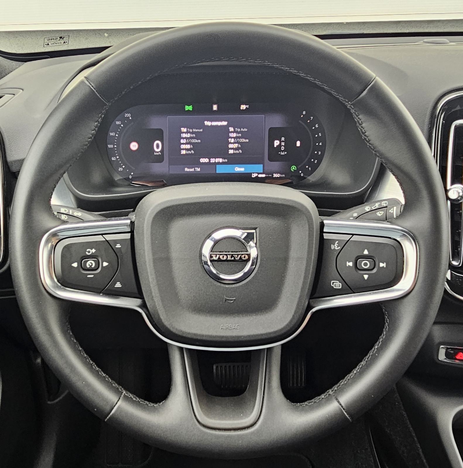 Volvo XC40 B3 2,0i - 23500 km PDV, fotografija 13