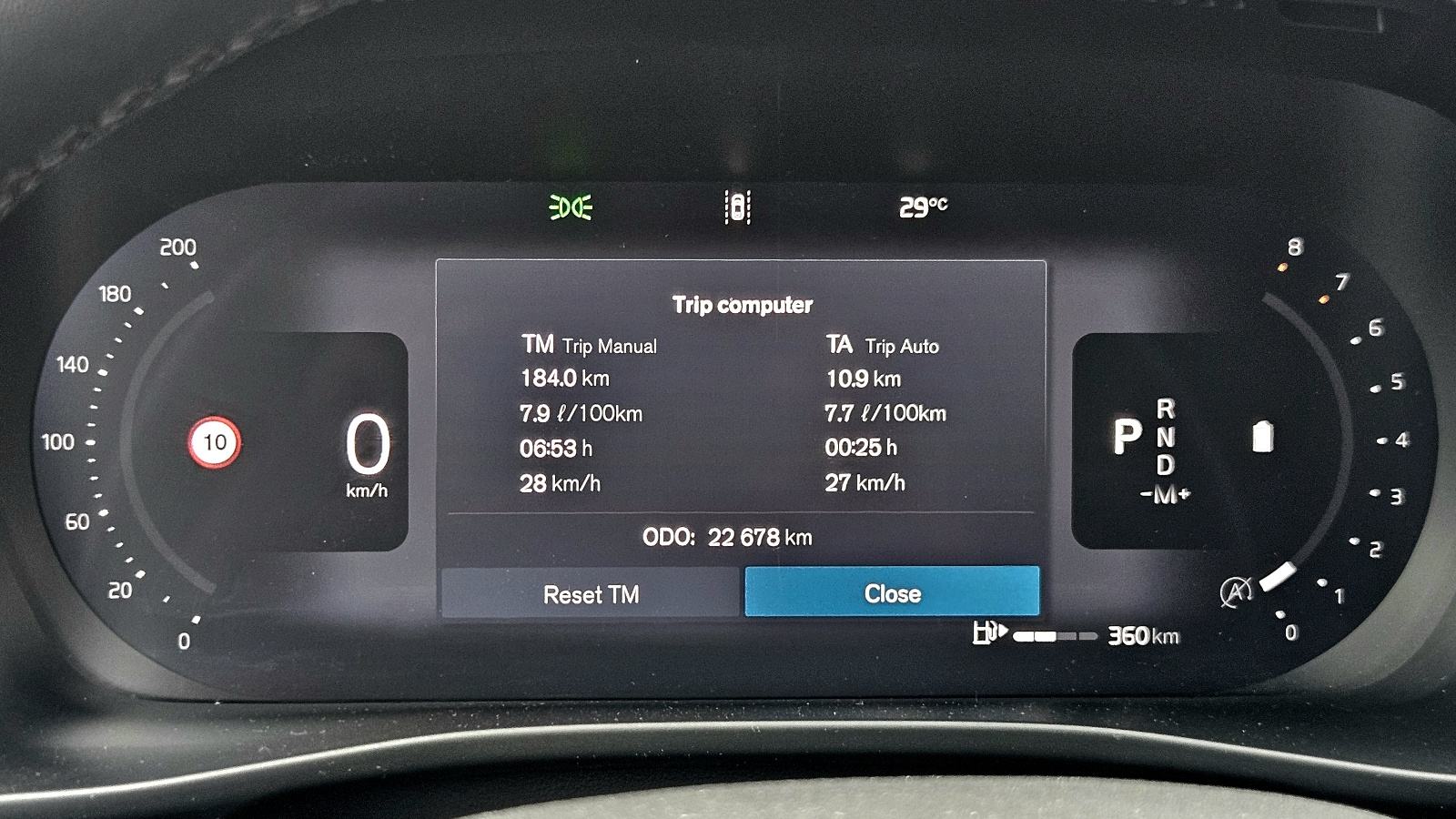 Volvo XC40 B3 2,0i - 23500 km PDV, fotografija 14