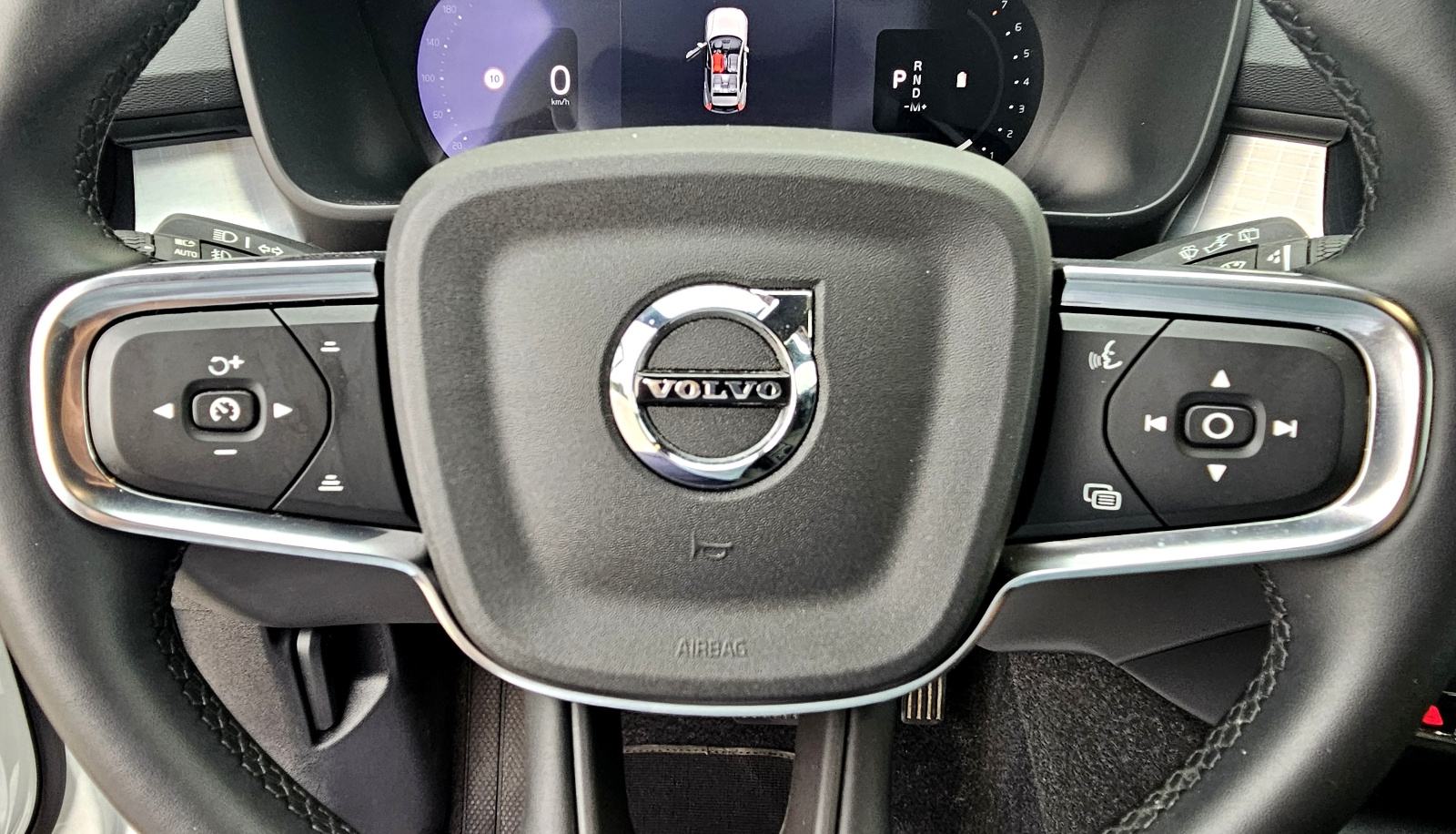 Volvo XC40 B3 2,0i - 23500 km PDV, fotografija 17