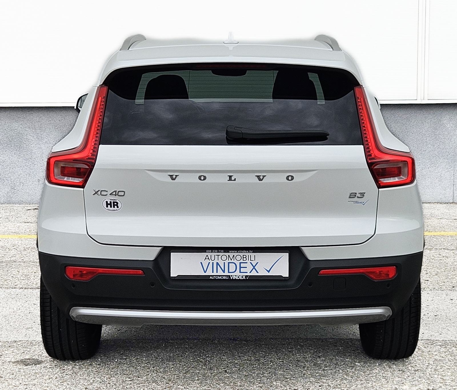 Volvo XC40 B3 2,0i - 23500 km PDV, fotografija 5