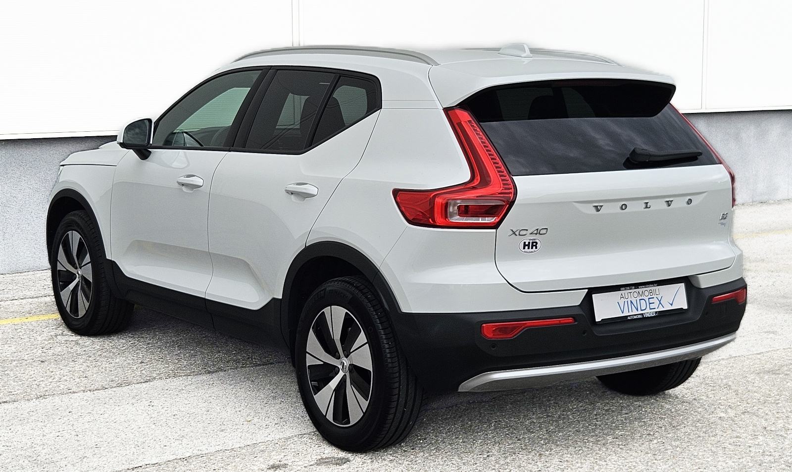 Volvo XC40 B3 2,0i - 23500 km PDV, fotografija 6