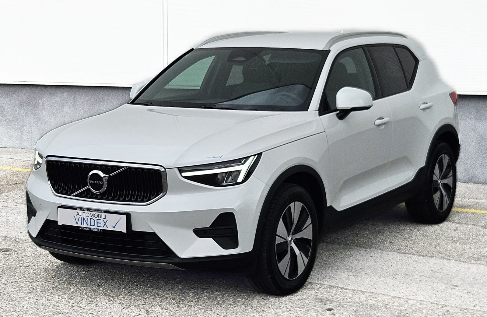 Volvo XC40 B3 2,0i - 23500 km PDV, fotografija 3