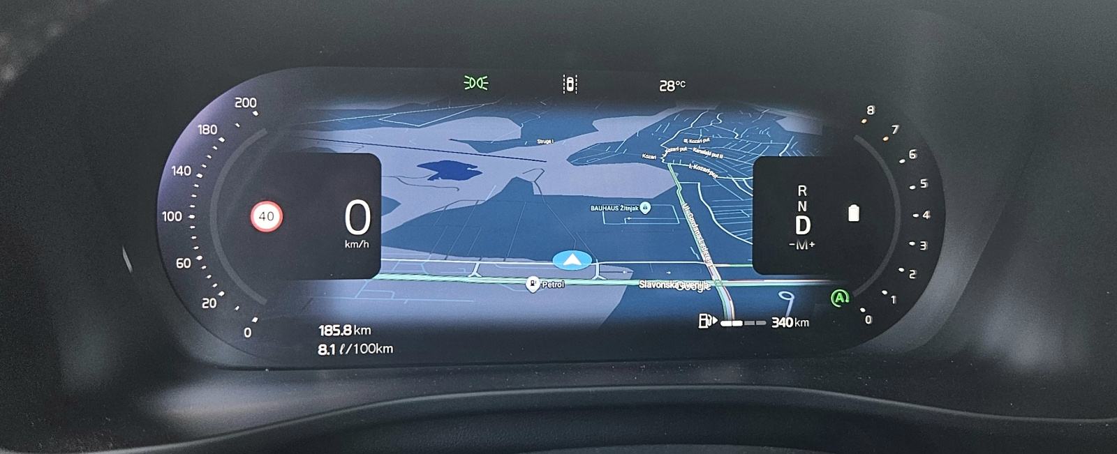 Volvo XC40 B3 2,0i - 23500 km PDV, fotografija 19