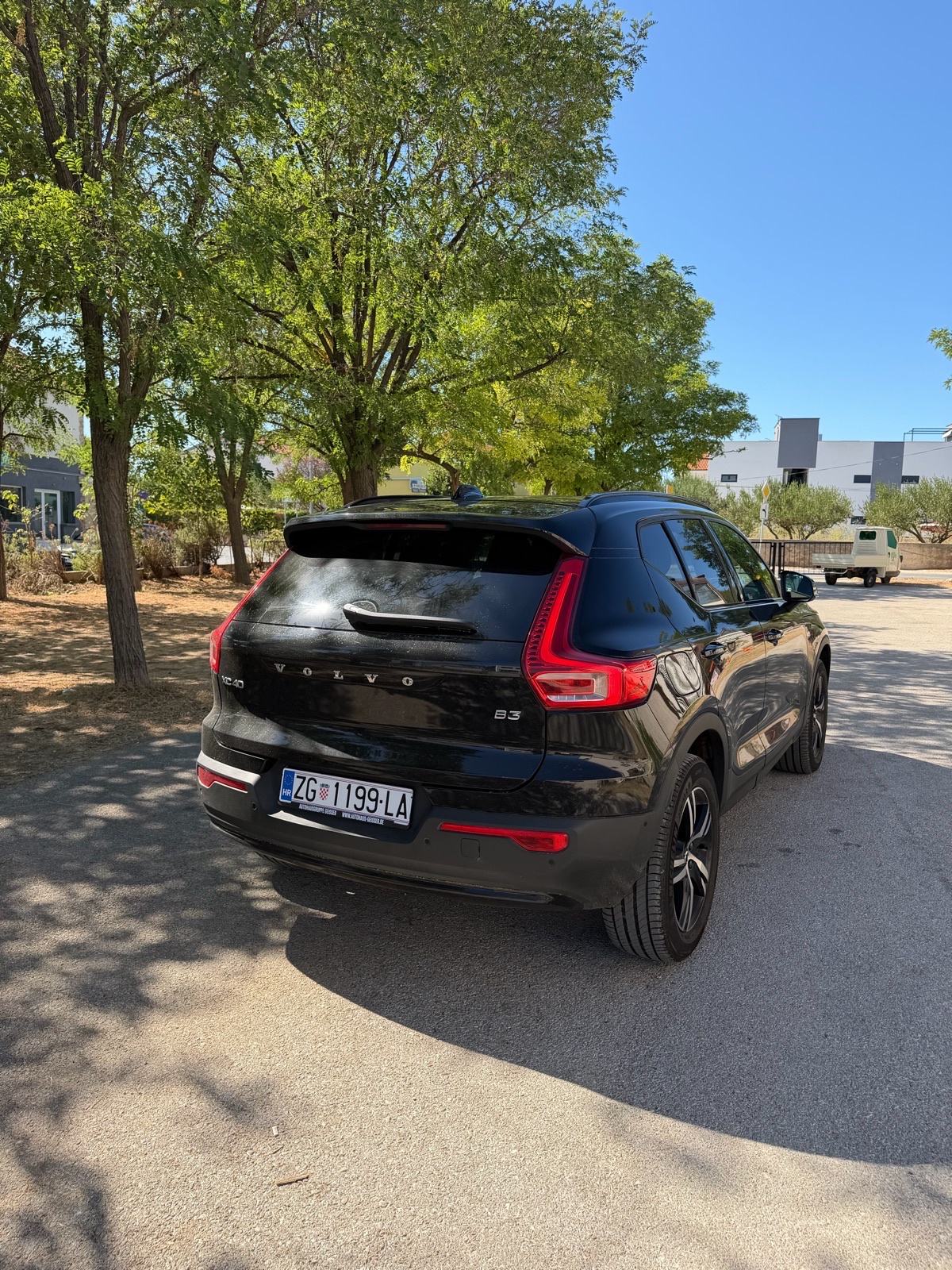 Volvo XC40 B3 PLUS DARK 2025 Mild-hybrid 18000km, fotografija 8
