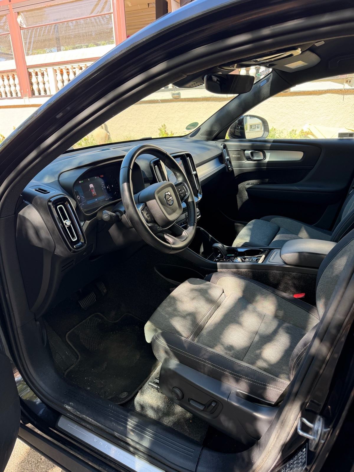 Volvo XC40 B3 PLUS DARK 2025 Mild-hybrid 18000km, fotografija 6