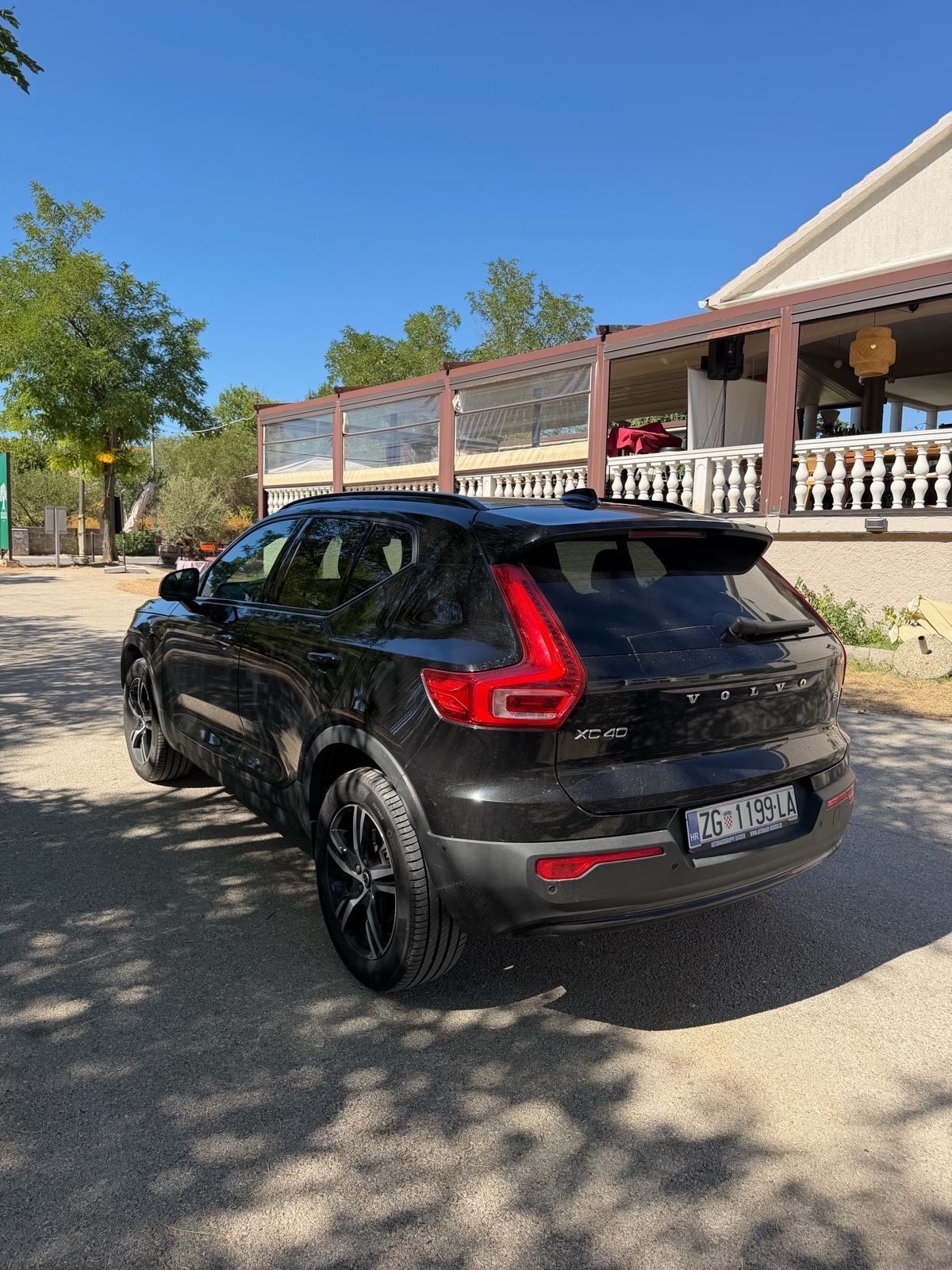 Volvo XC40 B3 PLUS DARK 2025 Mild-hybrid 18000km, fotografija 2