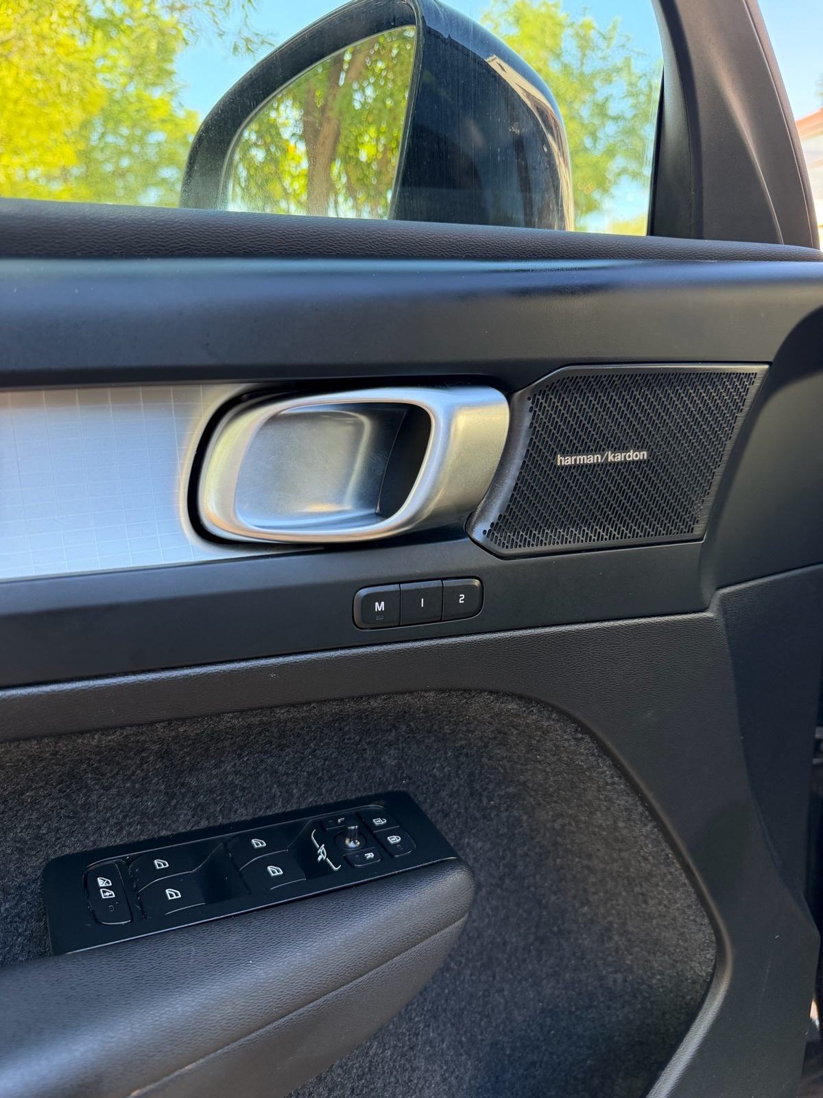 Volvo XC40 B3 PLUS DARK 2025 Mild-hybrid 18000km, fotografija 5