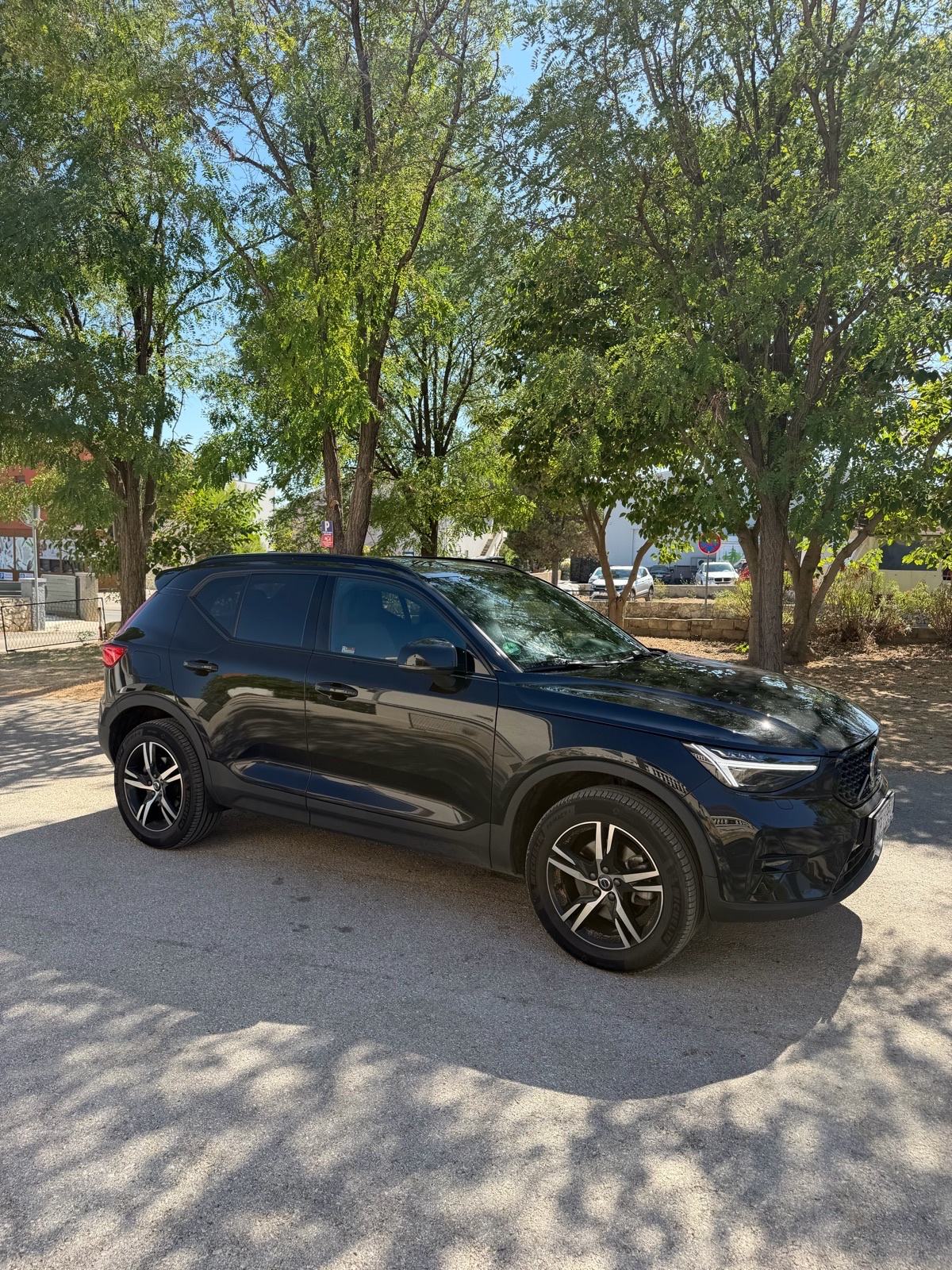 Volvo XC40 B3 PLUS DARK 2025 Mild-hybrid 18000km, fotografija 9
