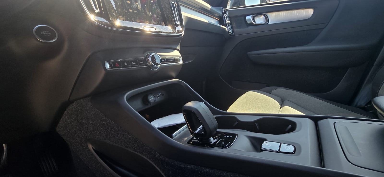 Volvo XC40 B3 Automatik, fotografija 6