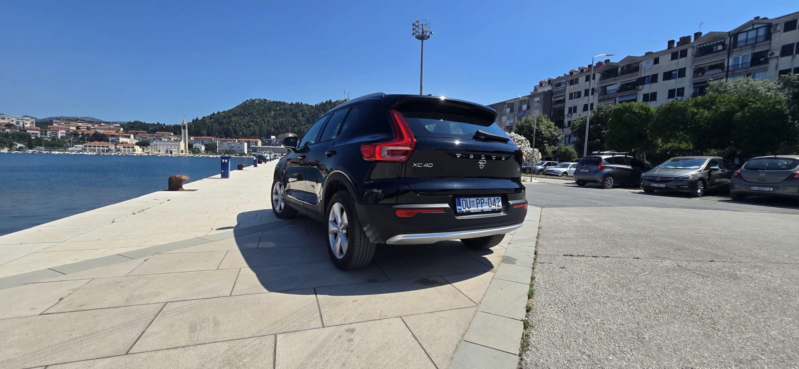 Volvo XC40 B3 Automatik, fotografija 3