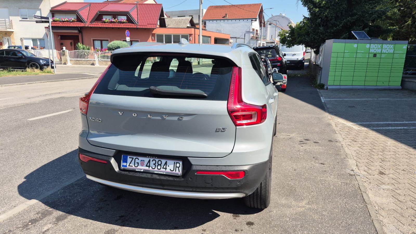 Volvo XC40 B3 automatik, fotografija 3