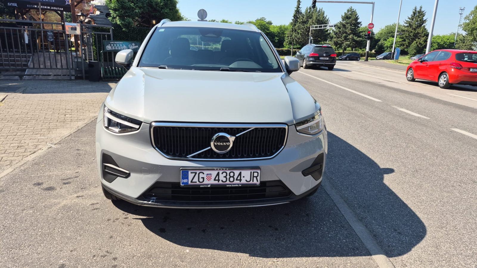 Volvo XC40 B3 automatik, fotografija 2