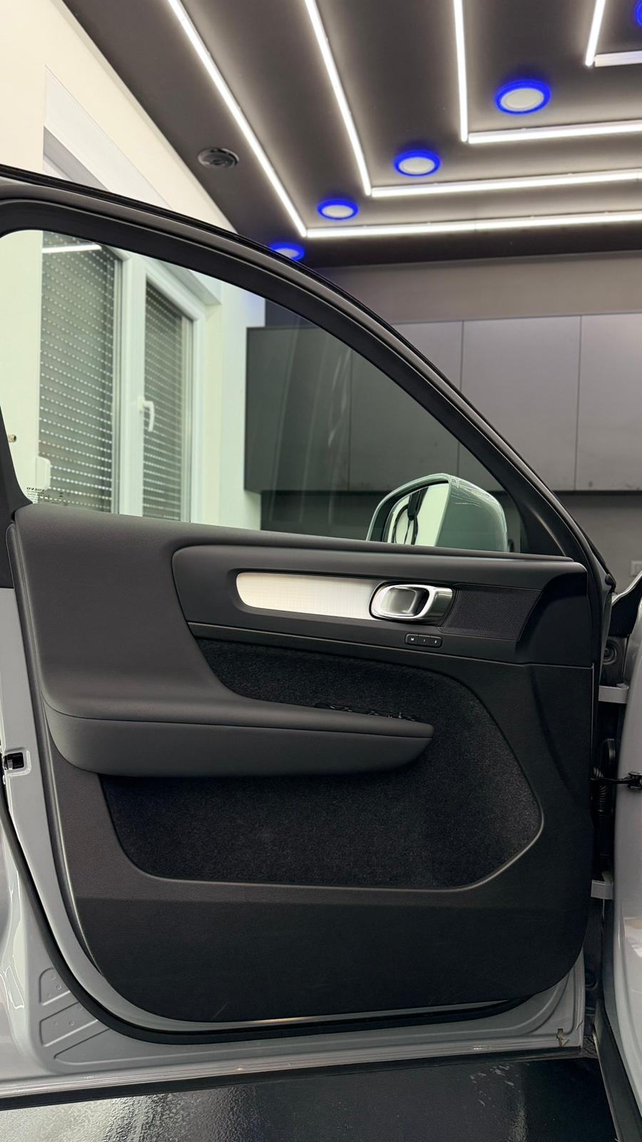 Volvo XC40 B3 Core ☆ GARANCIJA ☆ RATA OD 299€, fotografija 18