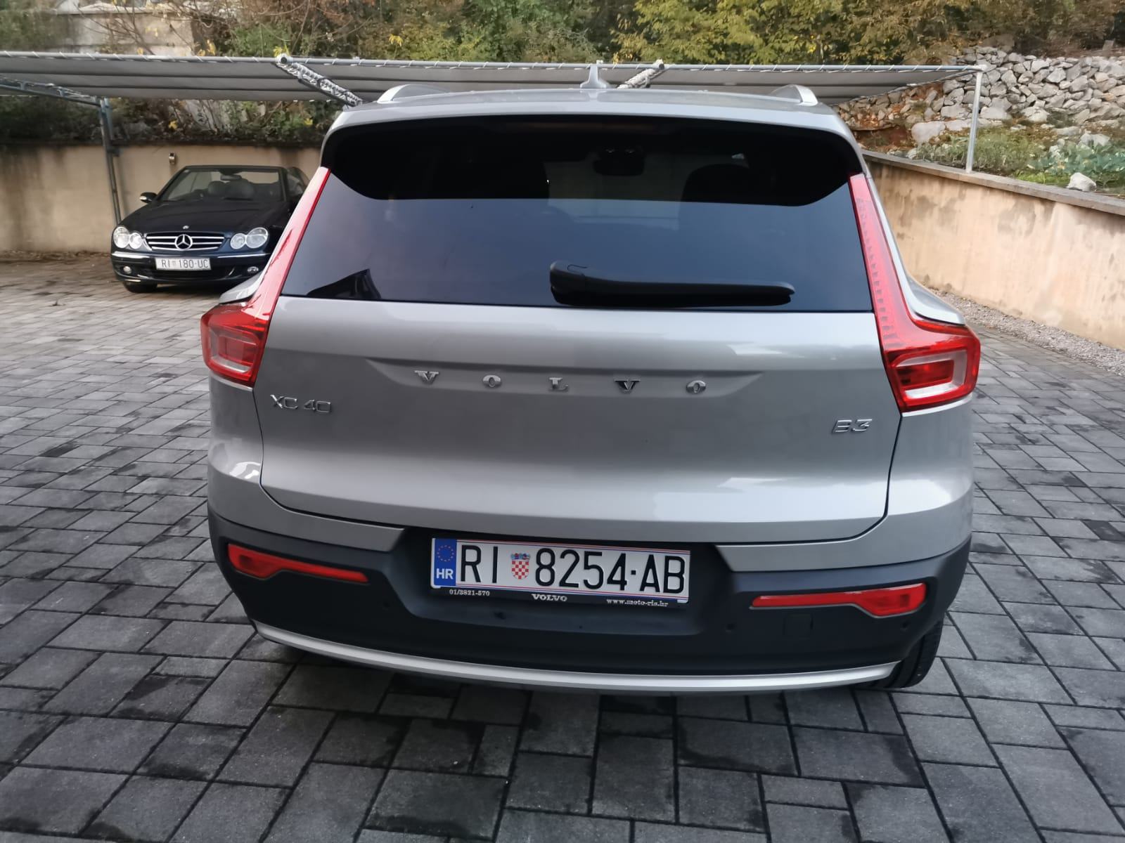 Volvo XC40 B3 mild hybrid automatik, fotografija 2