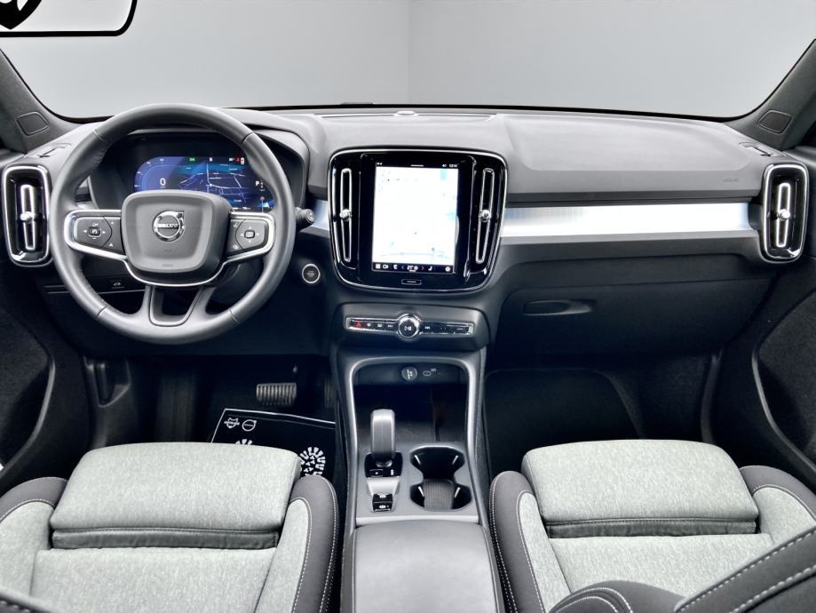 Volvo XC40 B3 mild hybrid automatik, fotografija 3
