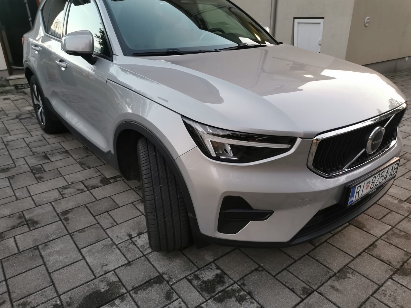 Volvo XC40 B3 mild hybrid automatik, fotografija 6