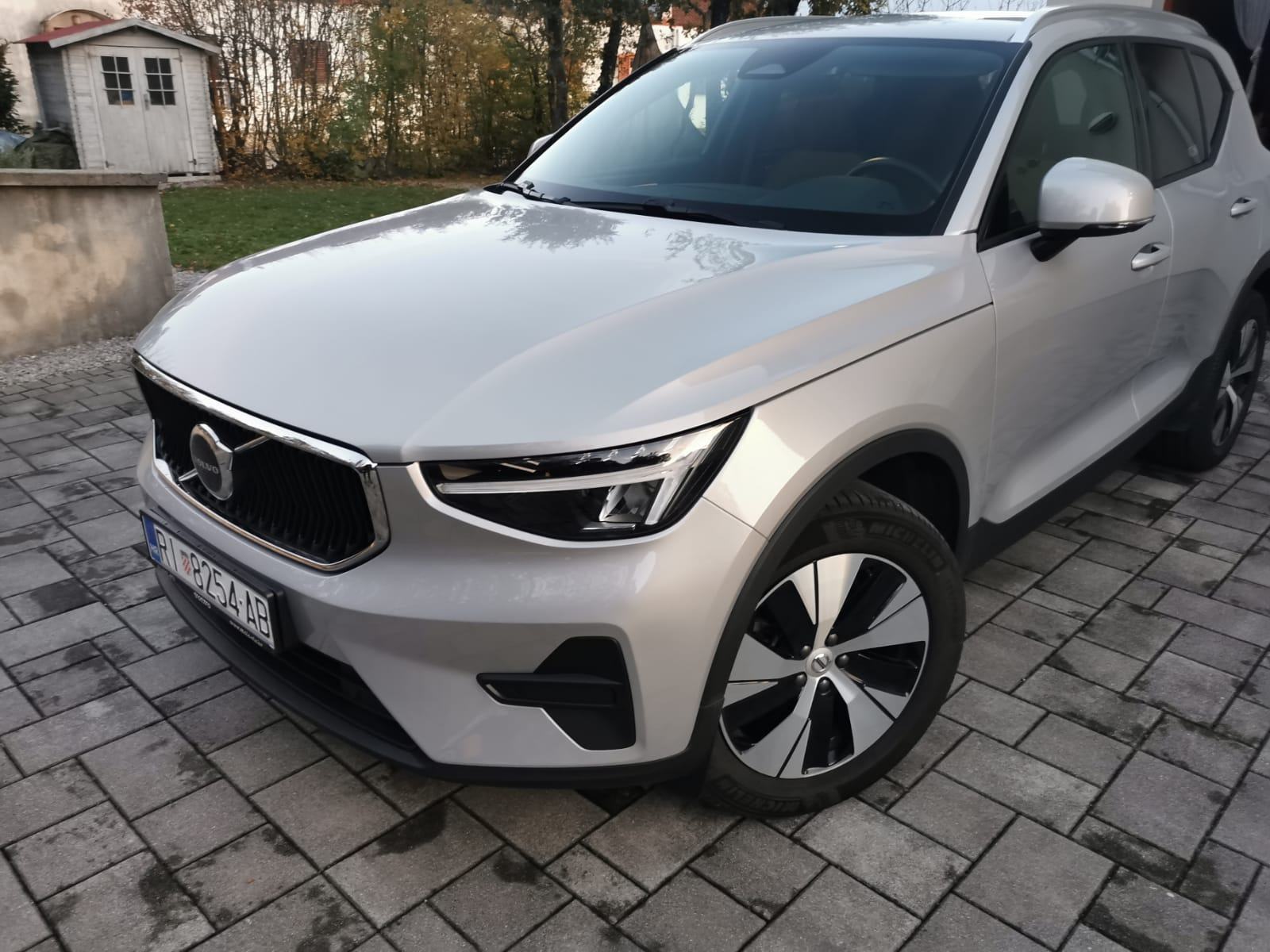 Volvo XC40 B3 mild hybrid automatik, fotografija 9