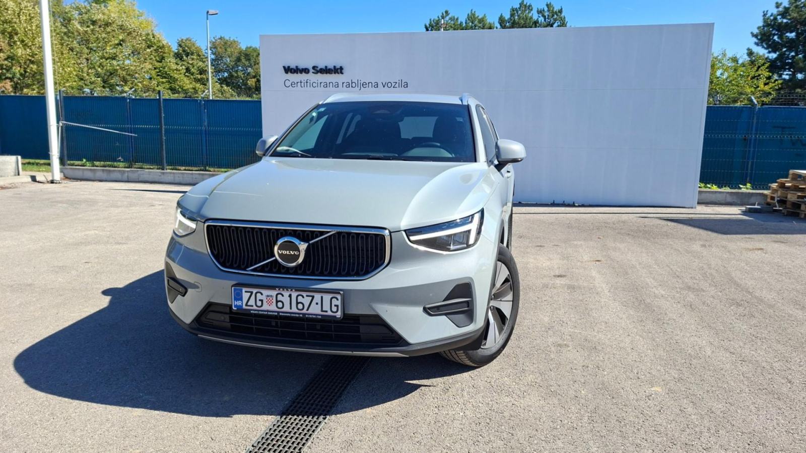 Volvo XC40 B3 MILD HYBRID PETROL CORE 163HP, JAMSTVO