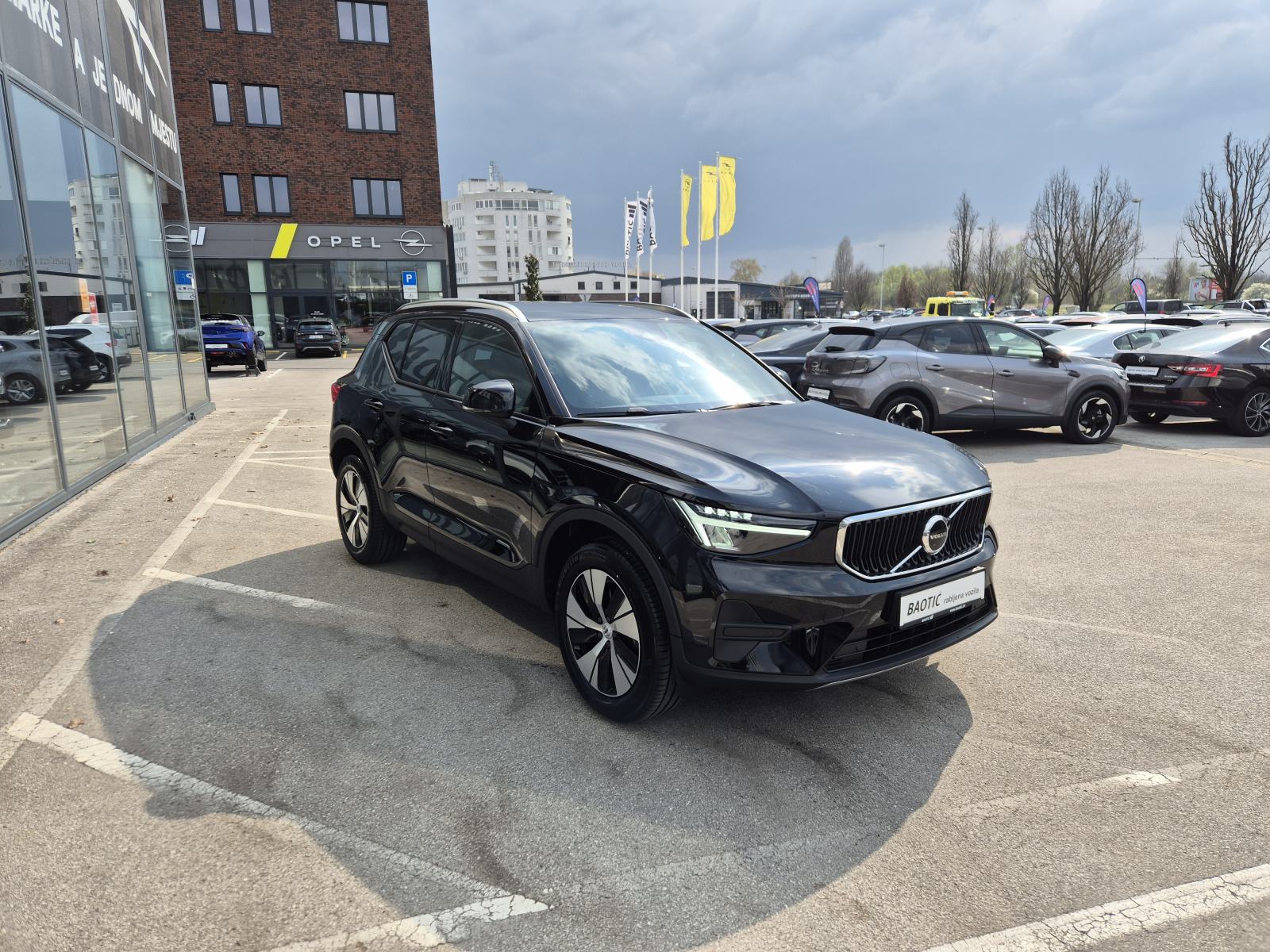 Volvo XC40 B3 Mild hybrid Petrol Core Automatik, fotografija 3