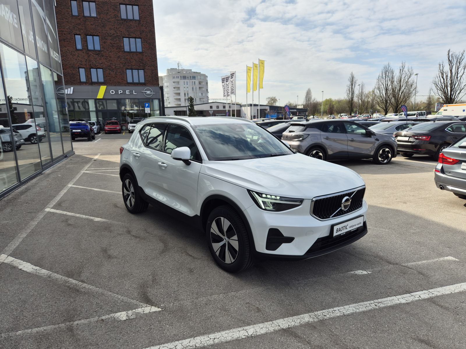Volvo XC40 B3 Mild hybrid Petrol Core Automatik, fotografija 3