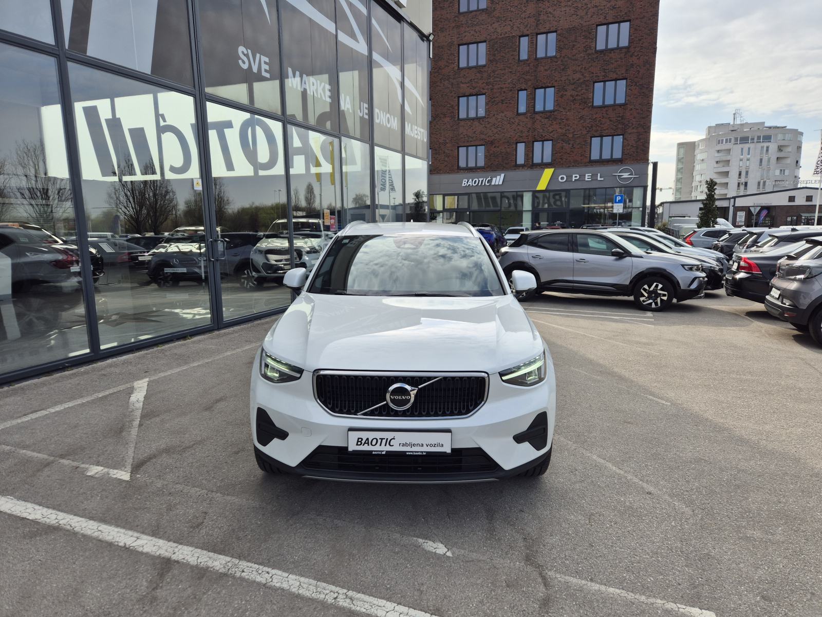Volvo XC40 B3 Mild hybrid Petrol Core Automatik, fotografija 2