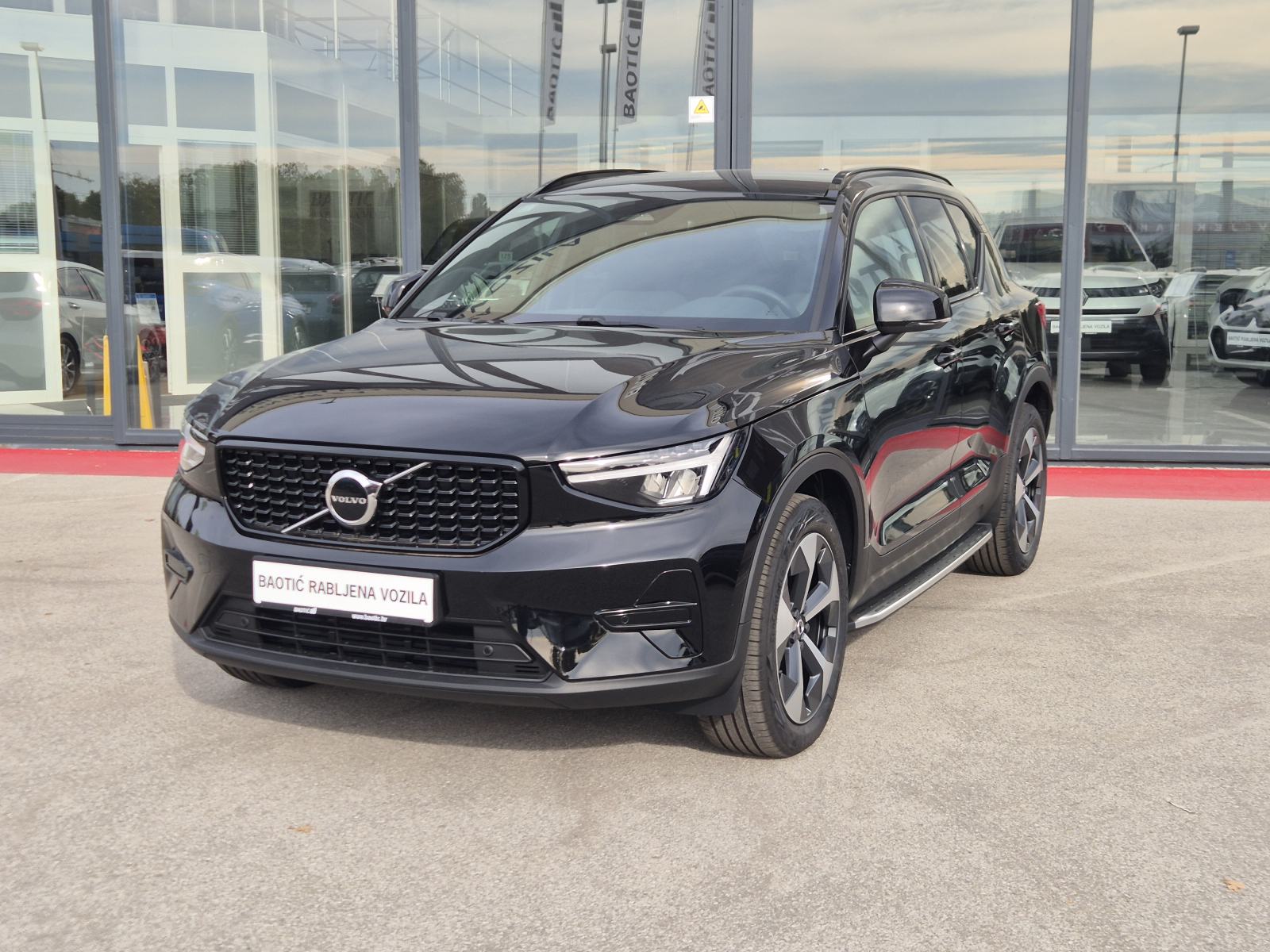 Volvo XC40 B3 Mild hybrid Plus Dark AT FWD DCT