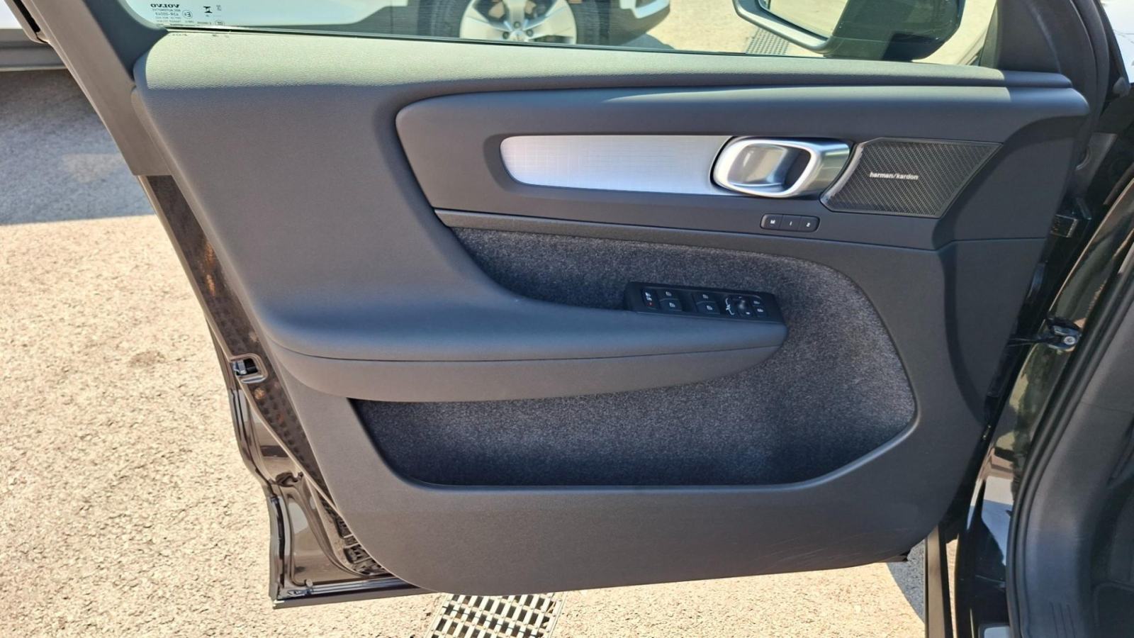 Volvo XC40 B3 Plus Black Edition, Grijanje Volana, Jamstvo, fotografija 19