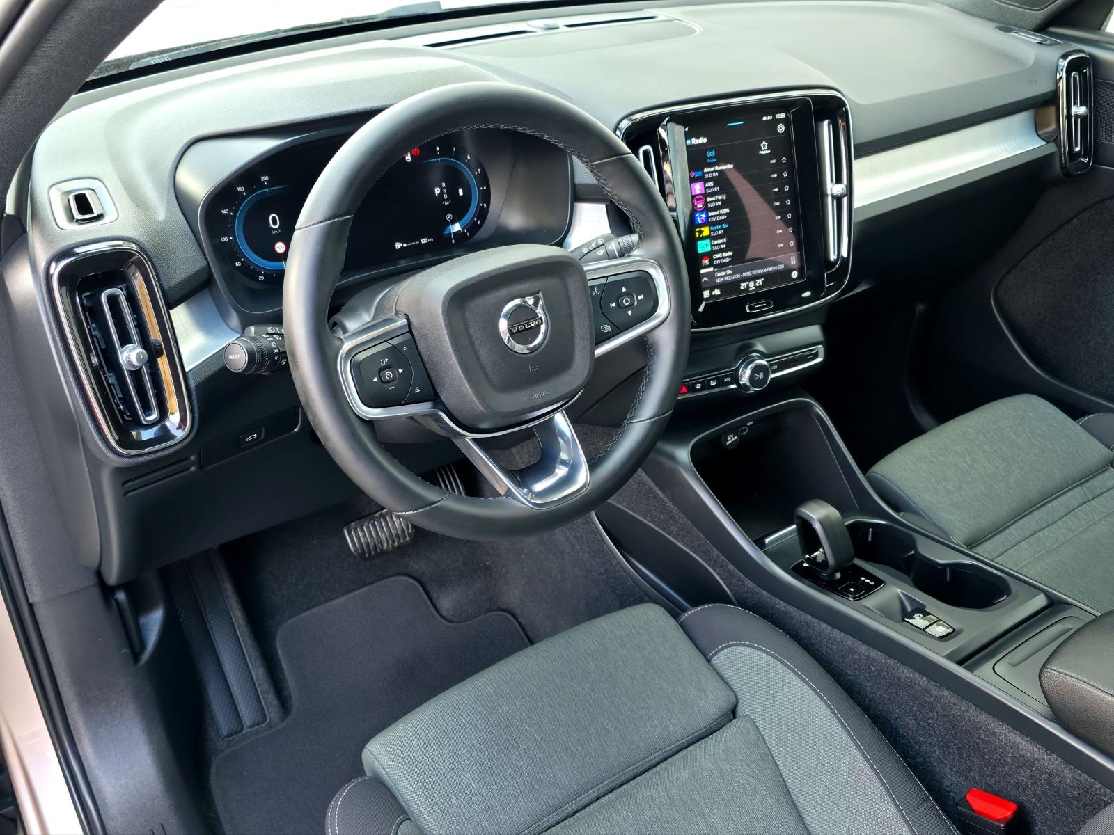 Volvo XC40 B3P Core AT FULLED•TEMP•LANE•VIRTUAL•KEYLESS•17C•, fotografija 5
