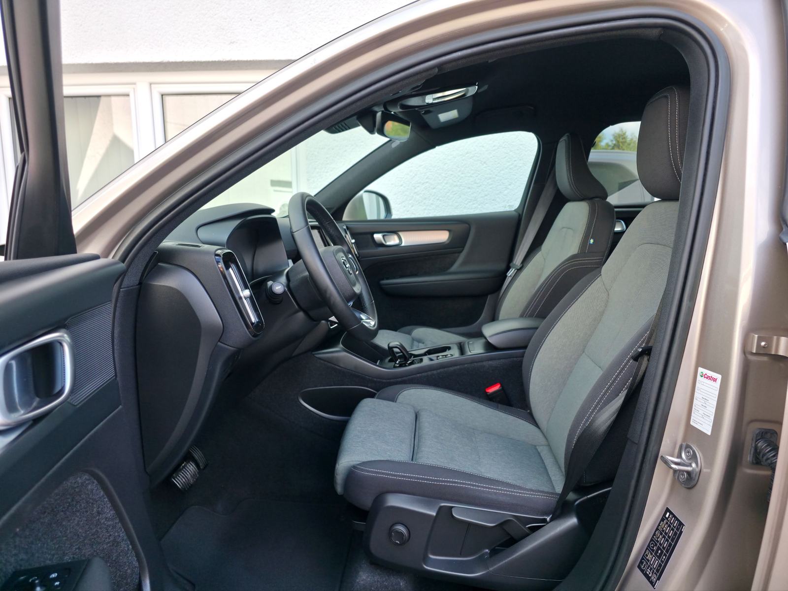 Volvo XC40 B3P Core AT FULLED•TEMP•LANE•VIRTUAL•KEYLESS•17C•, fotografija 6