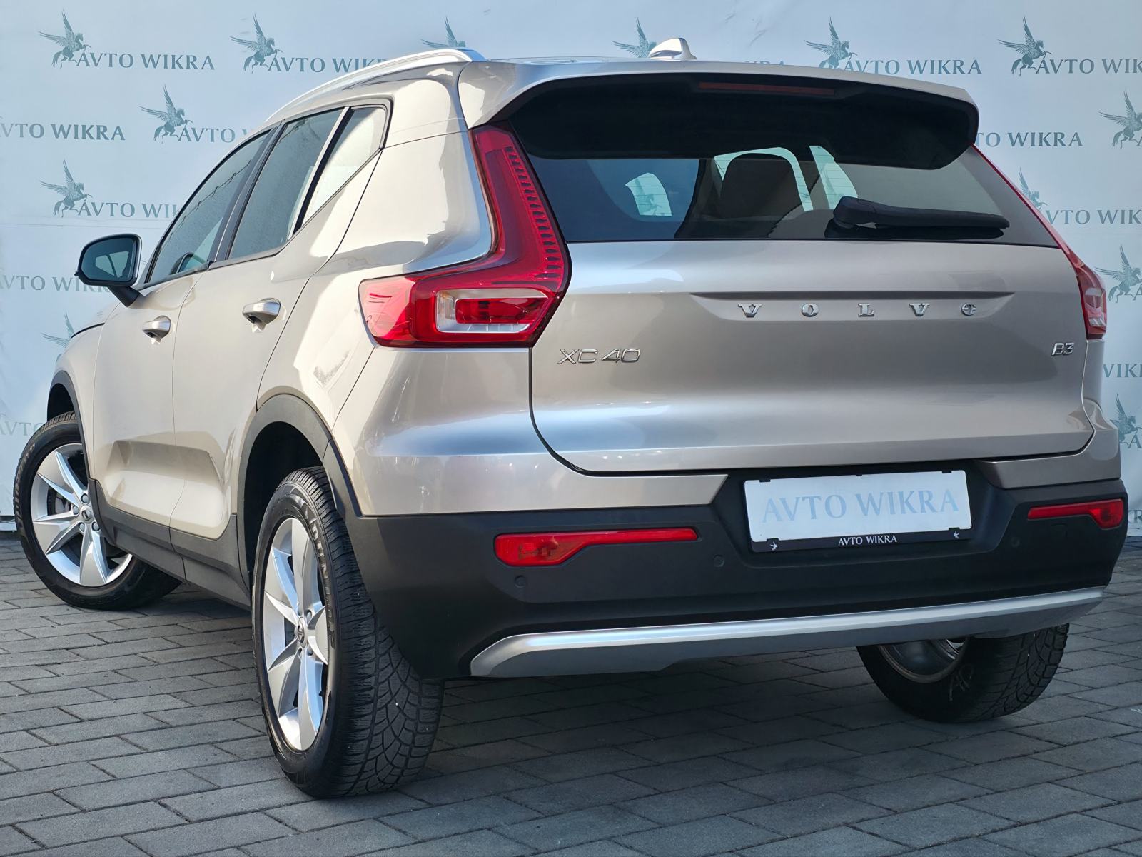 Volvo XC40 B3P Core AT FULLED•TEMP•LANE•VIRTUAL•KEYLESS•17C•, fotografija 3