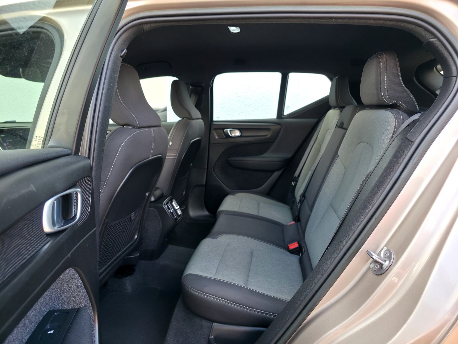 Volvo XC40 B3P Core AT FULLED•TEMP•LANE•VIRTUAL•KEYLESS•17C•, fotografija 7