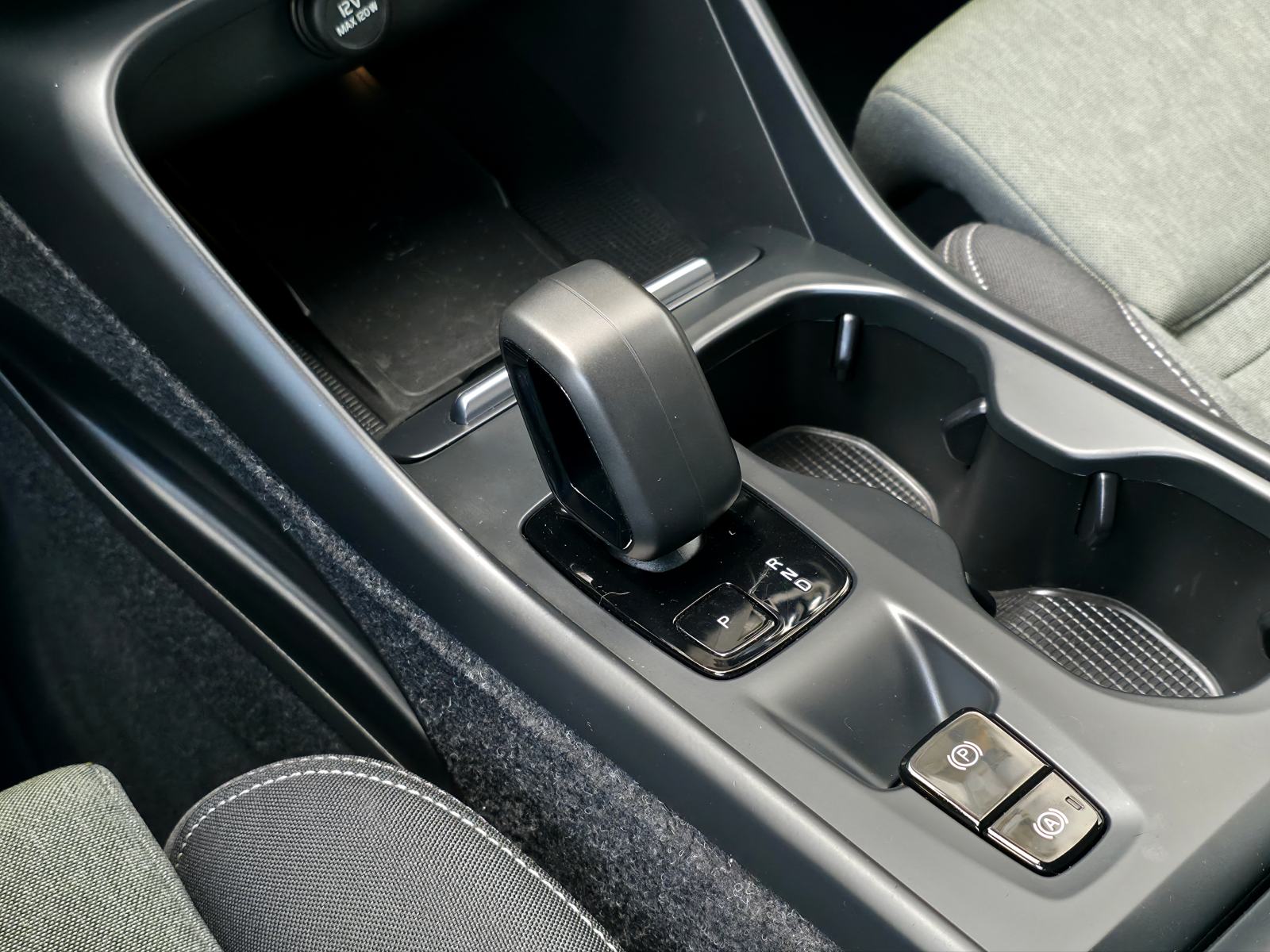 Volvo XC40 B3P Core AT FULLED•TEMP•LANE•VIRTUAL•KEYLESS•17C•, fotografija 12
