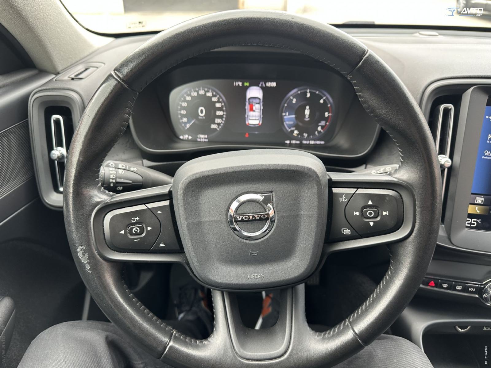 Volvo XC40 D3 A AWD Momentum KAMERA.NAVI.ALU.4X4., fotografija 17