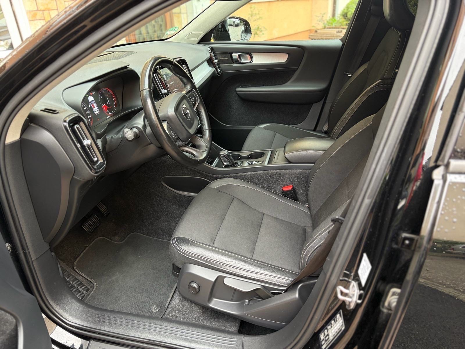 Volvo XC40 D3 automatik,reg god dana,110kw-150KS,oprema, fotografija 13