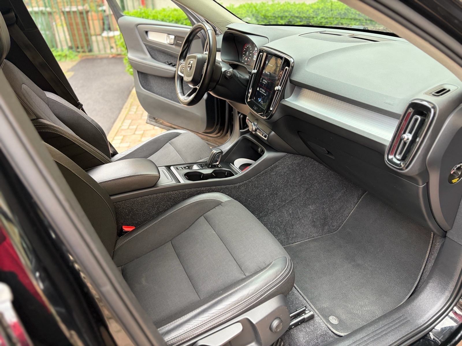 Volvo XC40 D3 automatik,reg god dana,110kw-150KS,oprema, fotografija 15
