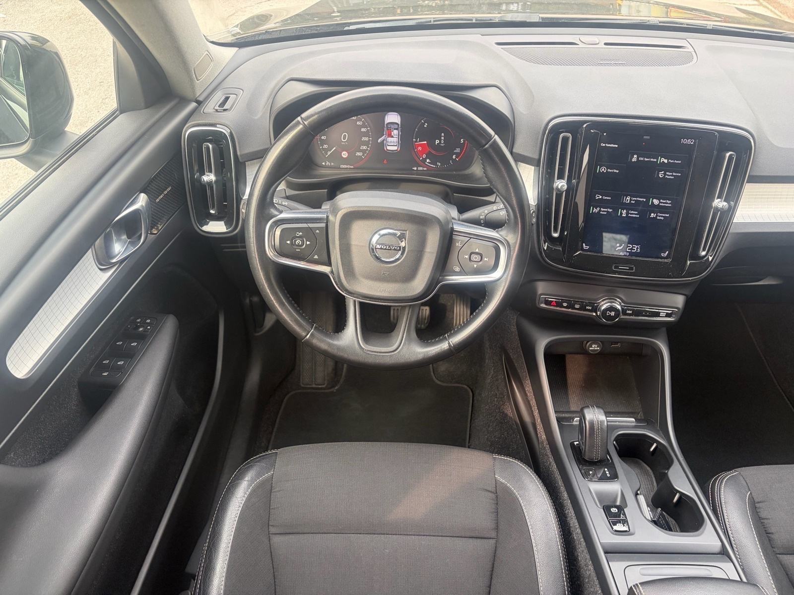 Volvo XC40 D3 automatik,reg god dana,110kw-150KS,oprema, fotografija 17