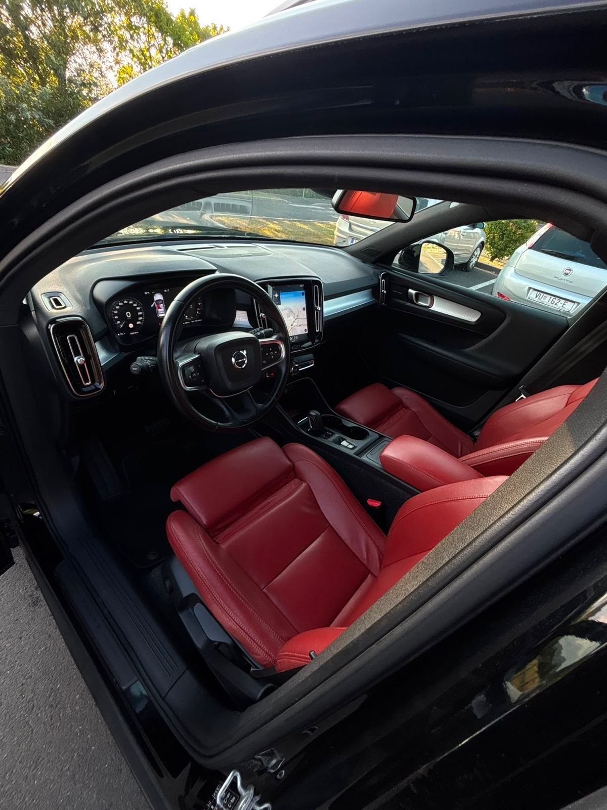 Volvo XC40 D3 AWD automatik, fotografija 2